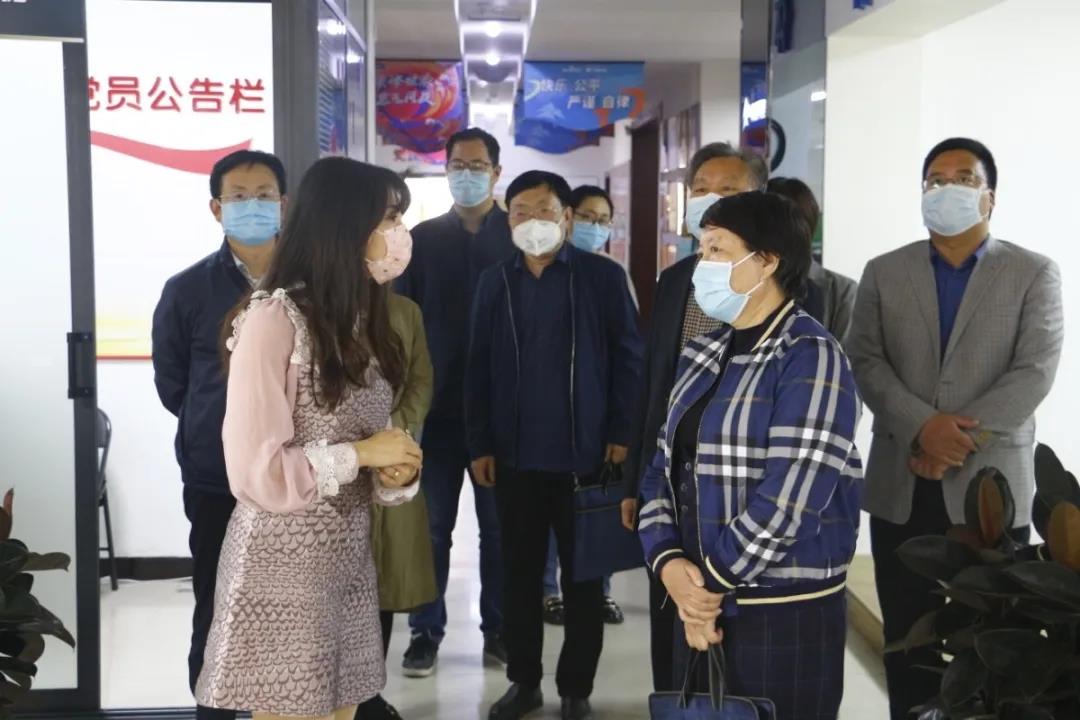 市人大財經(jīng)委員會副主任委員、市人大常委會財經(jīng)工委主任 衛(wèi)華平一行蒞臨洛陽青峰進行復工復產(chǎn)情況工作指導！